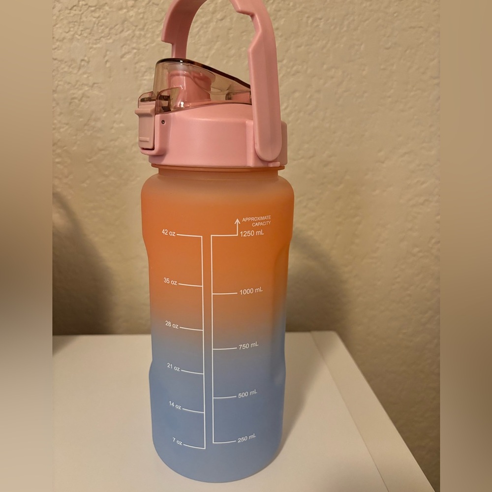 Daily Water Intake Bottle New